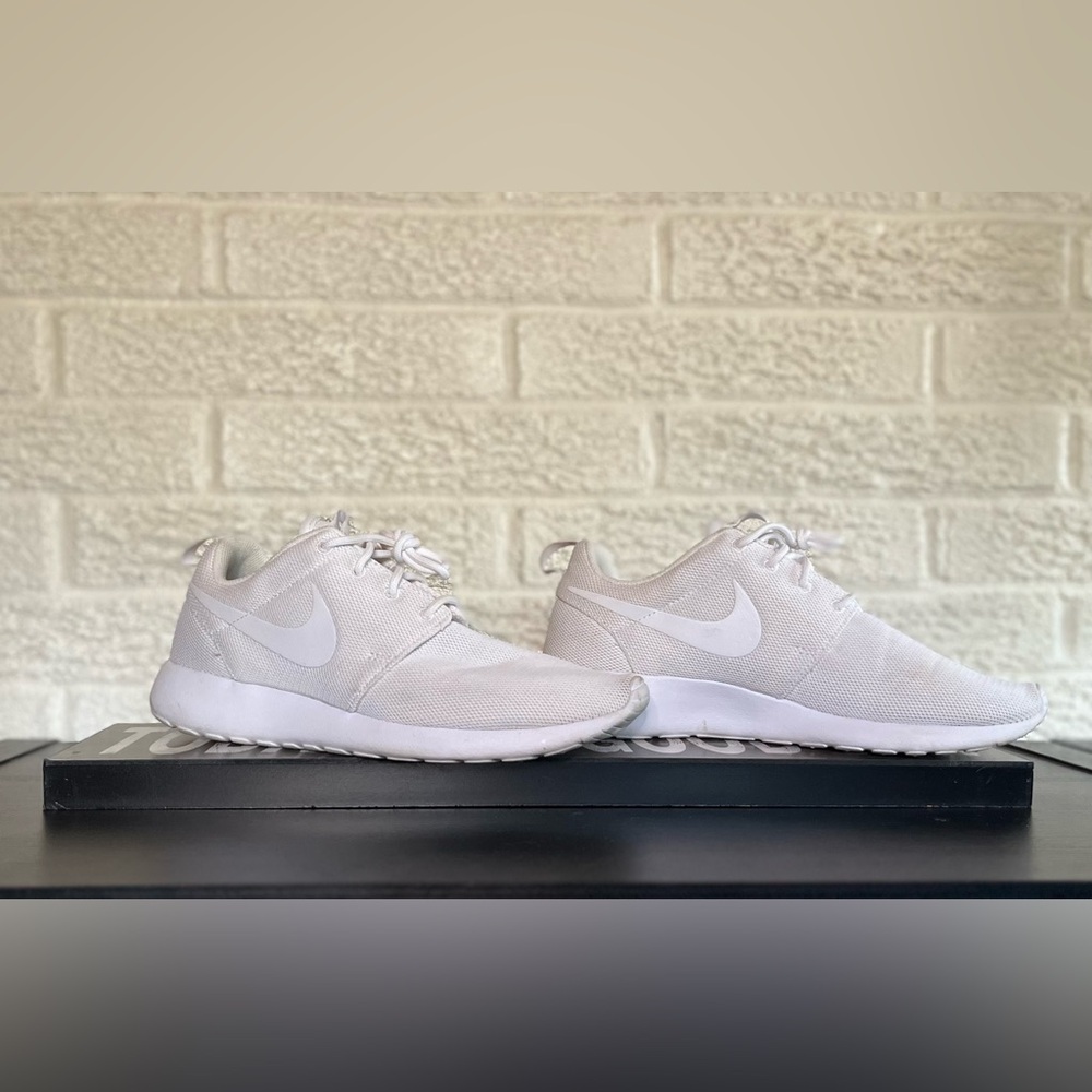 Nike Classic White Roche Shoes
